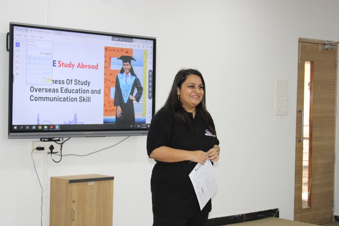 Founder Kanchan Suyash Bhore leading a study-abroad awareness seminar